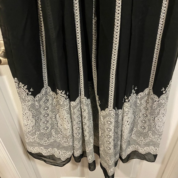 Igigi Black and Cream Dress - Picture 2 of 4